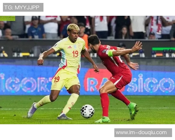 亚马尔赛前怒斥皇马抢劫伯纳乌球迷齐声高唱内格雷拉腐败足协